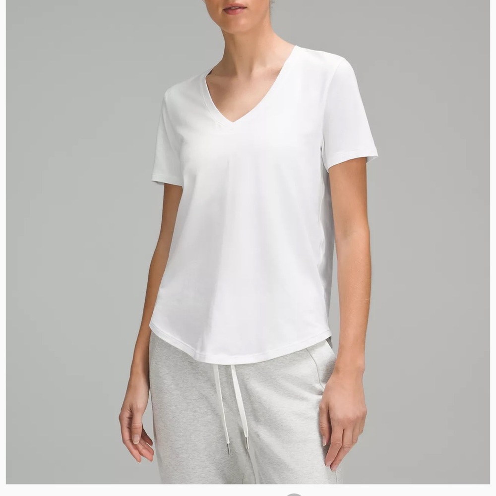COPY - LULULEMON Love V-Neck T-Shirt